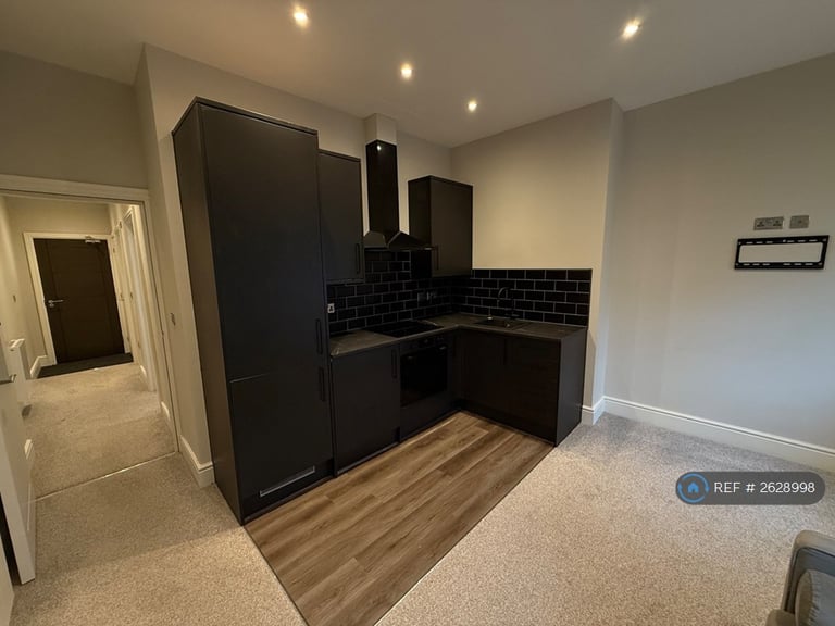 1 bedroom flat in St Sepulchre Gate, Doncaster, DN1 (1 bed) (#2628998)