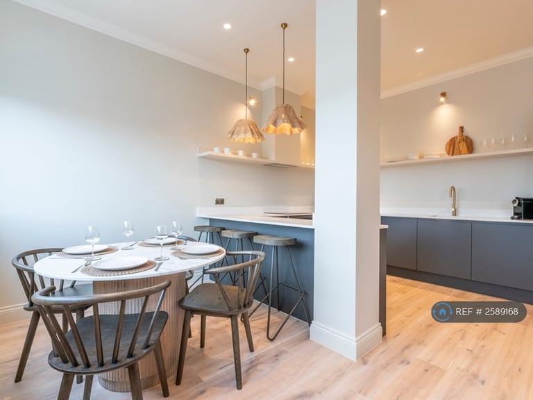 2 bedroom flat in Heath Road, London, TW1 (2 bed) (#2589168)