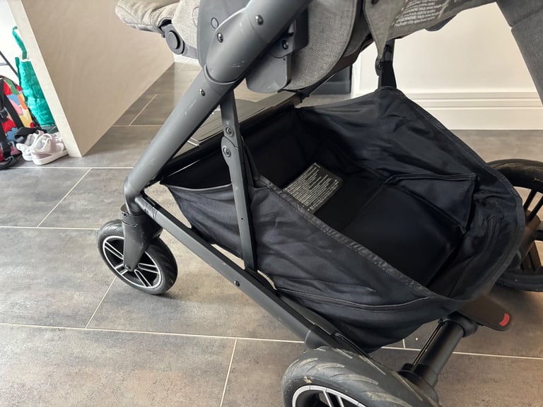Nuna Mixx Next bassinet and stroller