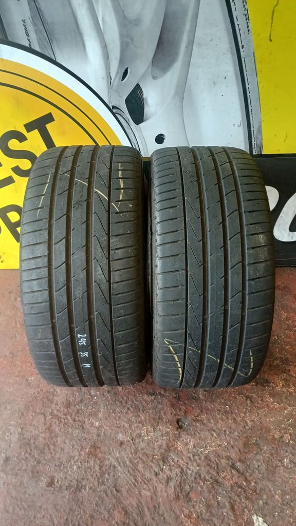2x 245 35 19 Hankook Tyres