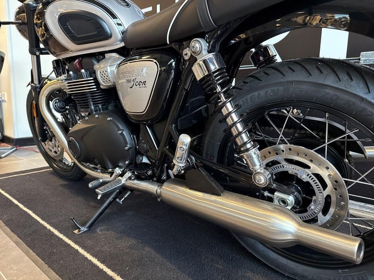 2025 Triumph Bonneville T100 ICON EDITION Petrol black 5 Speed