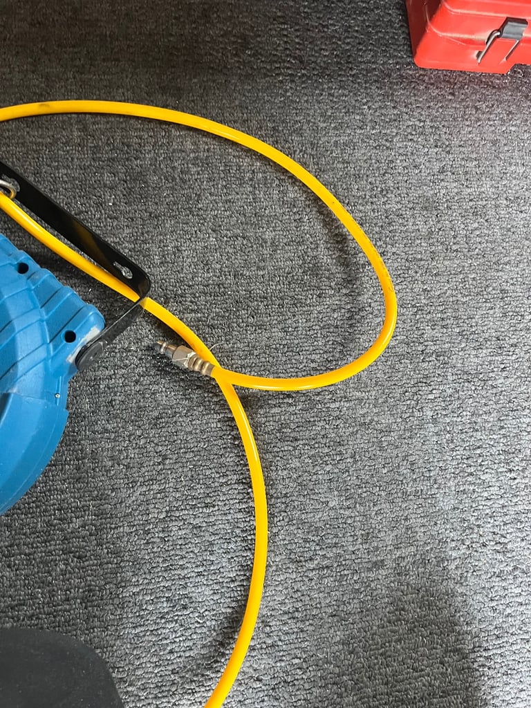 Retractable air line hose