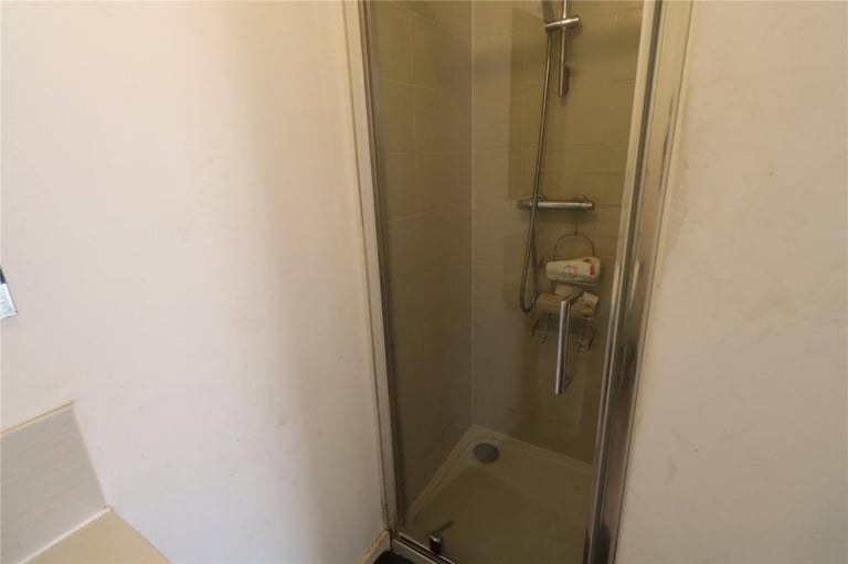 🌟Light-Filled Double Room in Friendly Professional House Share🤎E13!