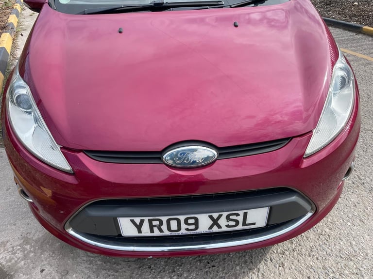 FORD FIESTA 1.2 ZETEC 09 REG MAGENTA RED 3 DOOR MOT JANUARY 12TH 2026 LOW INSURANCE 48+MPG
