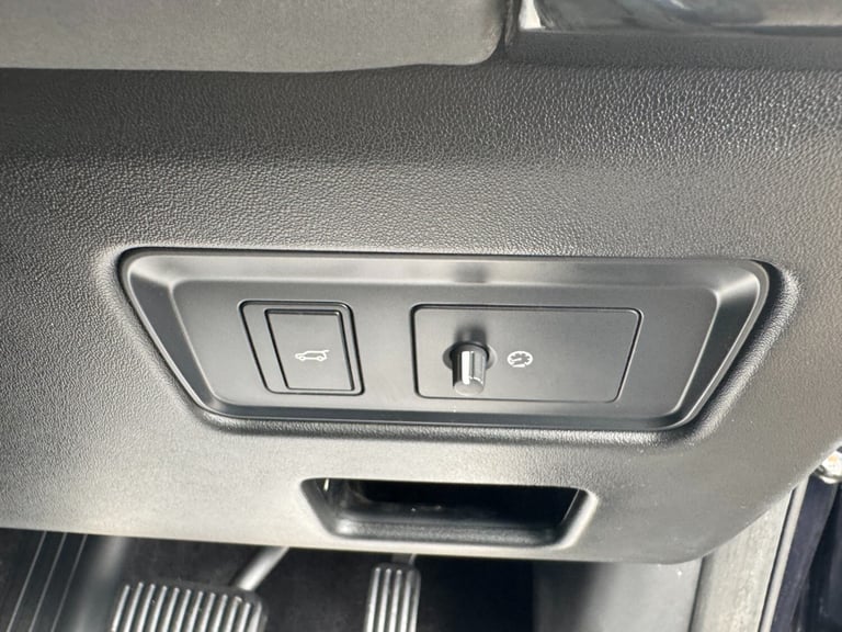 LAND ROVER DISCOVERY 3.0 SD V6 Anniversary Edition SUV 5dr Diesel Auto 4WD Euro 