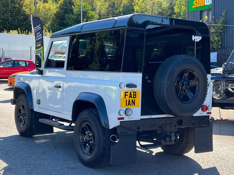 2014 Land Rover Defender 90 XS 2.2 TDCI **Masi Windows - 4 Seater - TentBox**