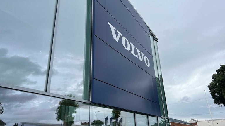 2025 Volvo XC60 2.0 T8 [455] PHEV Ultra Dark 5dr AWD Geartronic ESTATE PETROL/ELECTRIC Automatic
