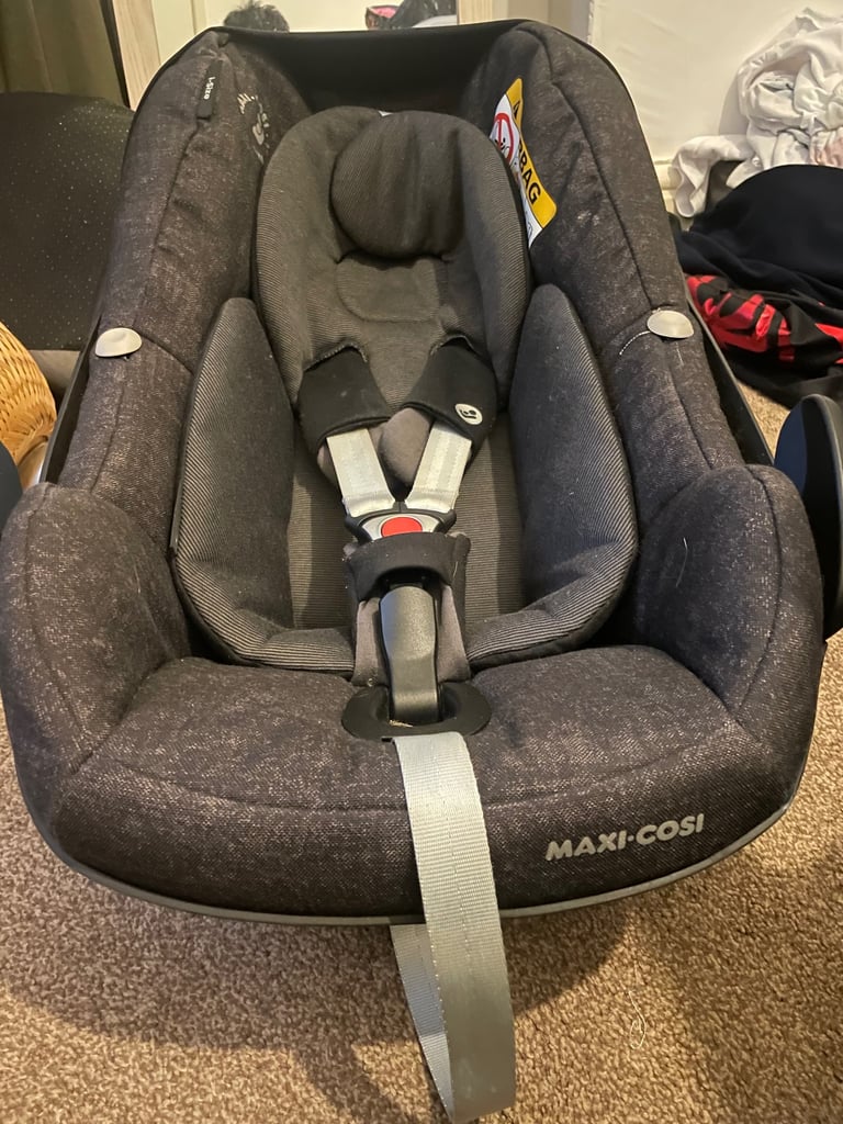 Maxi cosi car seat and base with iso fix 