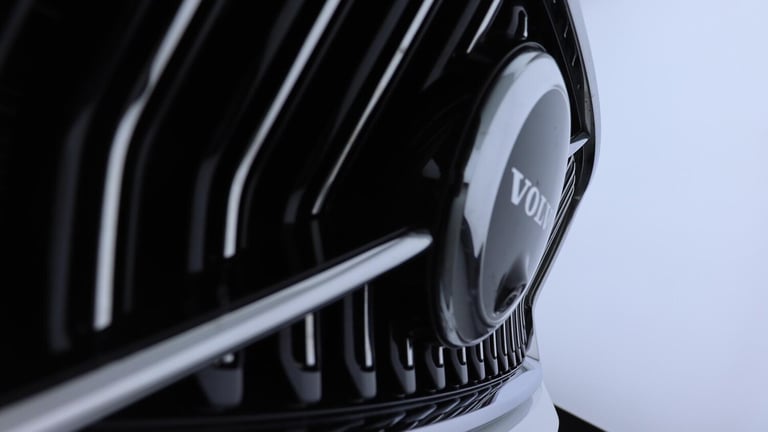 2025 Volvo XC40 B4 (P) Ultra Bright (Sunroof, Pilot Assist, BLIS, Leather) ESTATE Petrol/Electric...