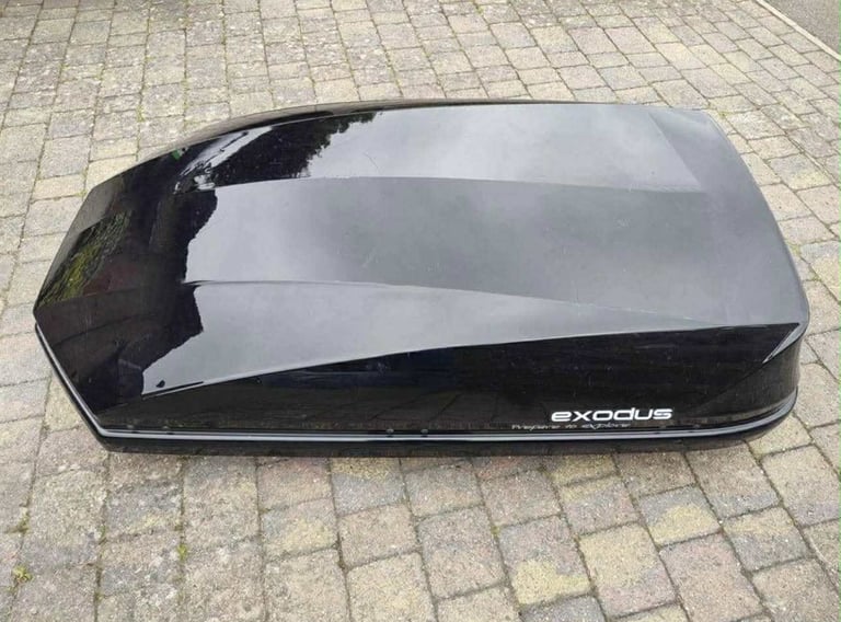 Halfords Exodus 470L Roof Box + wall mount