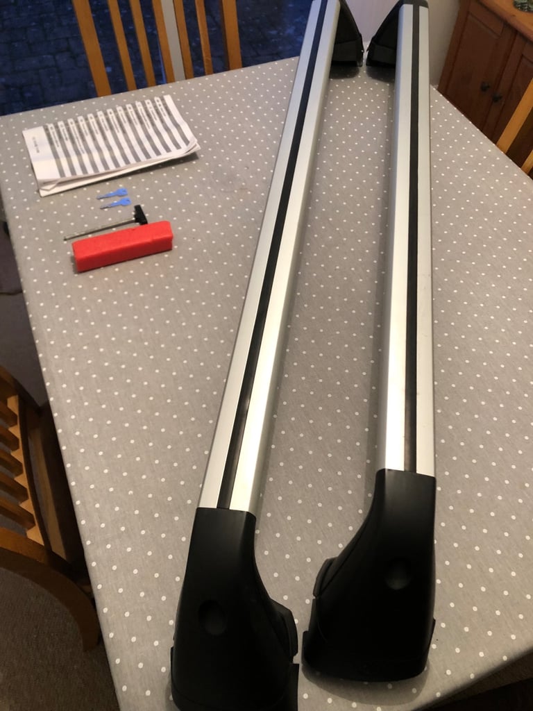 Genuinue Vauxhall Insigna A (2008 to 2017) hatchback/saloon locking roof bars / rack