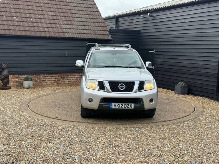 2012 Nissan Navara Double Cab Pick Up Tekna 2.5dCi 190 4WD PICK UP DIESEL Manual