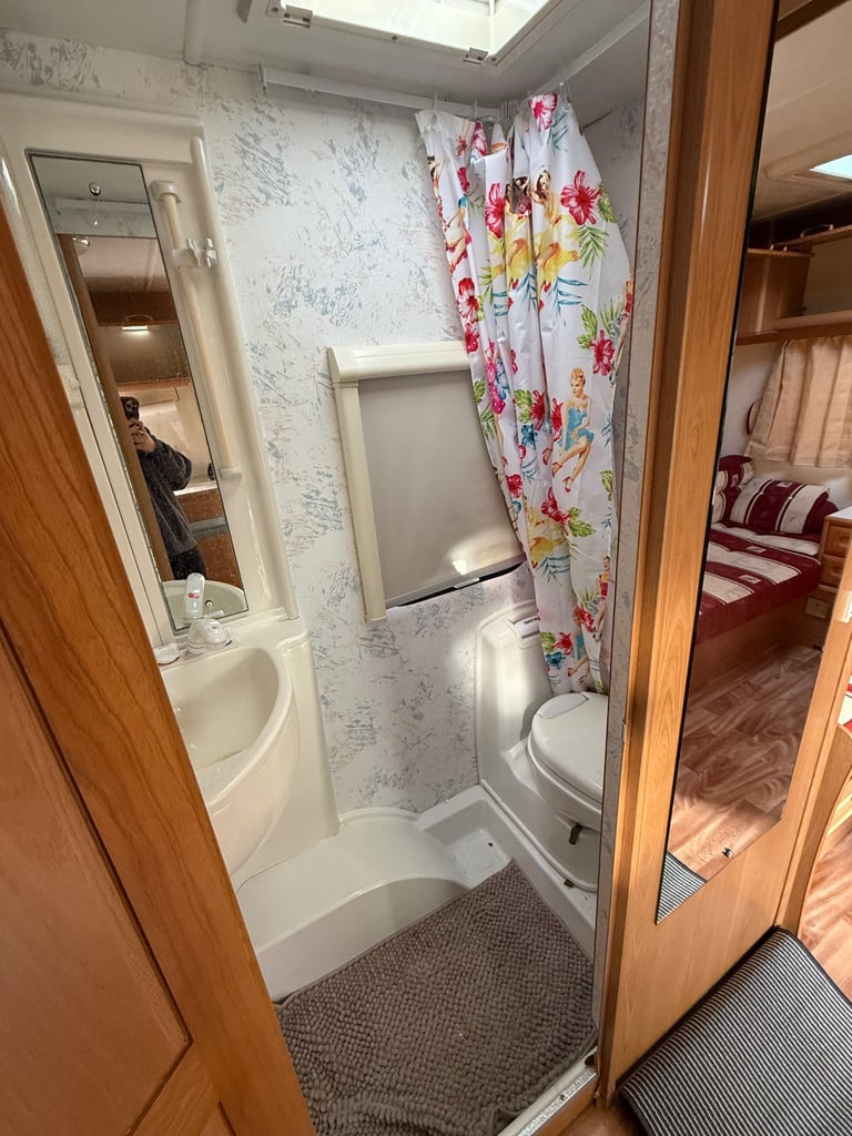 STUNNING 6 BERTH FAMILY CARAVAN - 2006 Compass Corona Rambler