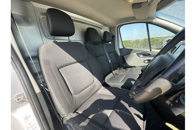 2017 Renault Trafic dCi ENERGY 27 Sport Nav Panel Van Diesel Manual