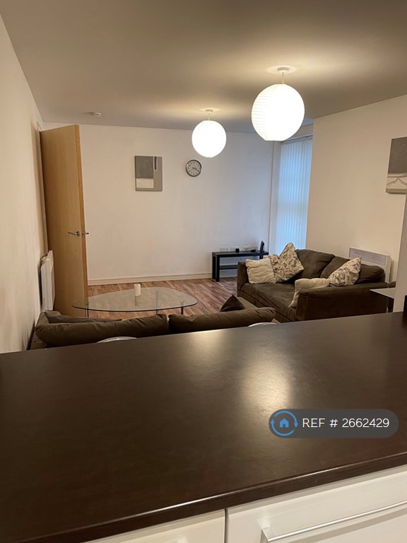 2 bedroom flat in The Quadrangle, Manchester, M1 (2 bed) (#2662429)