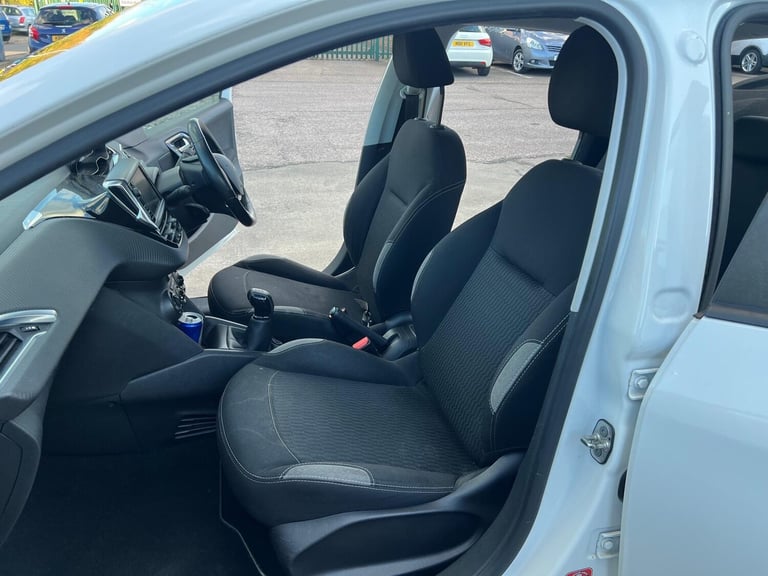 2015 Peugeot 208 1.2 PureTech 82 Active 5dr HATCHBACK Petrol Manual