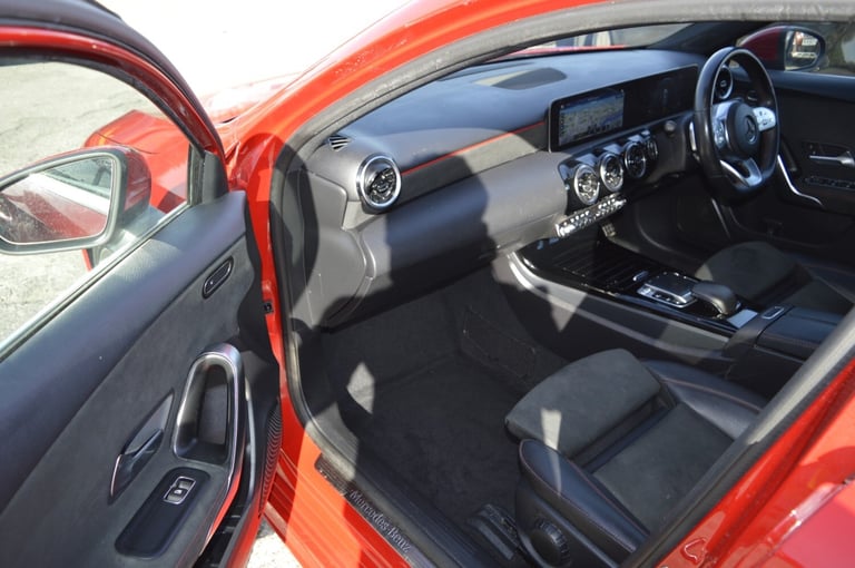 ONE OWNER,SAT NAV,AUTO,PETROL,FULL SERVICE HISTORY