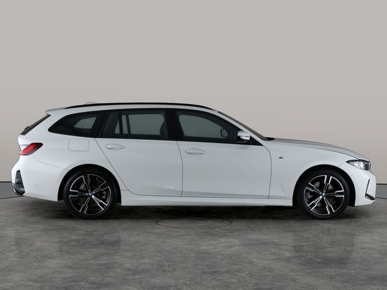 2024 BMW 3 Series 2.0 330e 12kWh M Sport Touring 5dr Petrol Plug-in Hybrid Auto Euro 6 (s/s)  Est...