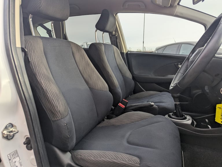 HONDA JAZZ 1.4 PETROL LOVELY CONDITION FULL SERVICE HISTORY SUPER RELIBALE