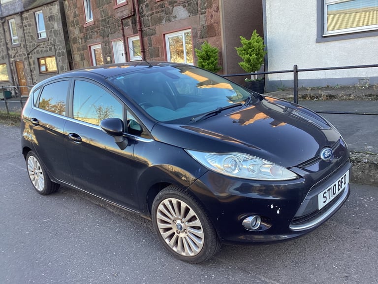 “🐝Buzz🐝”   Ford Fiesta Titanium  5drs  Full History  Extras