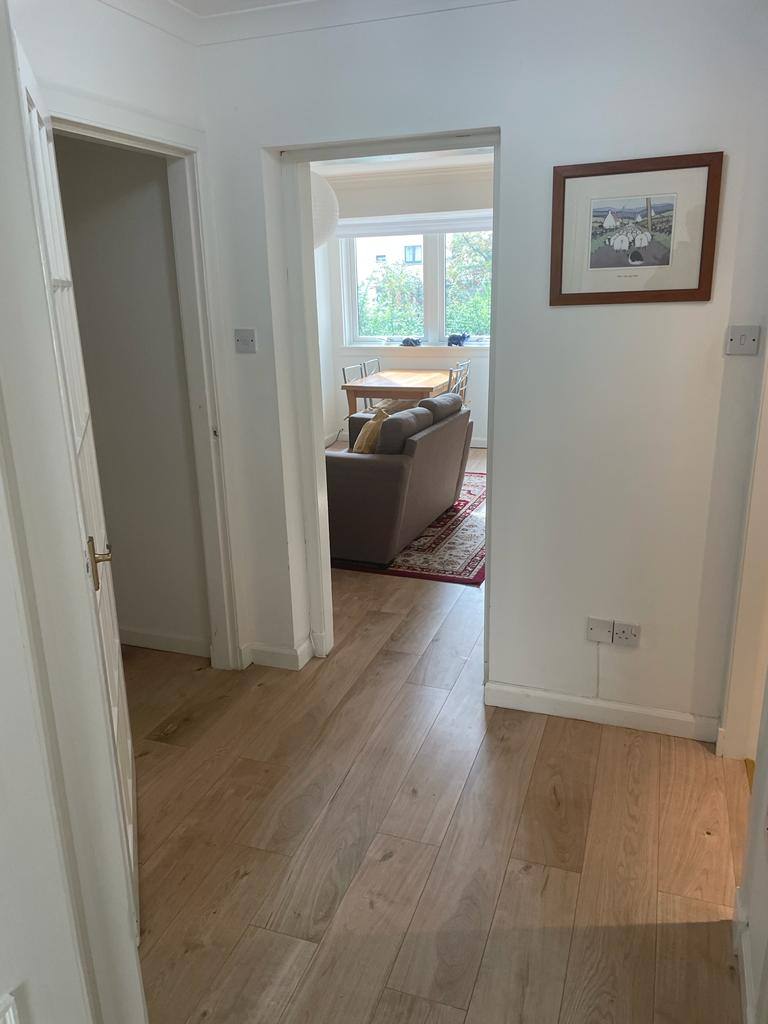 Newington. Beautiful refurbished 2 bedroomed ground floor flat with double glazing