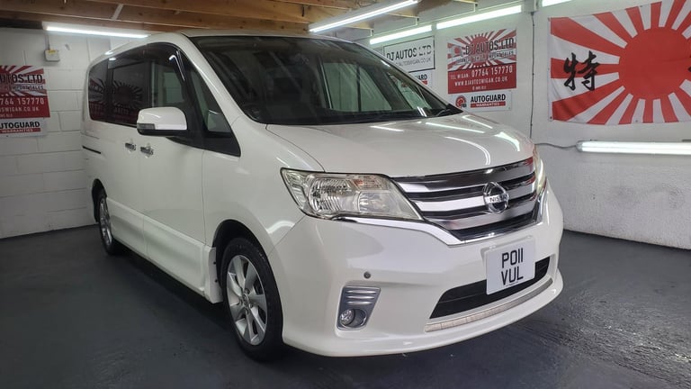 Nissan serena c26 2.0 automatic sunroof 8 seater fresh japanese import 