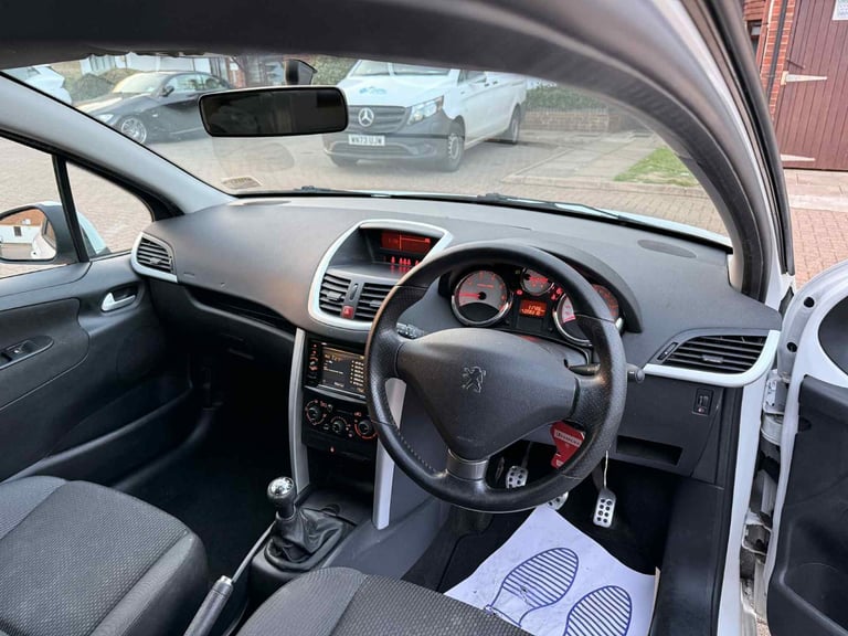 Peugeot, 207, Hatchback, 2011, Manual, 1360 (cc), 3 doors