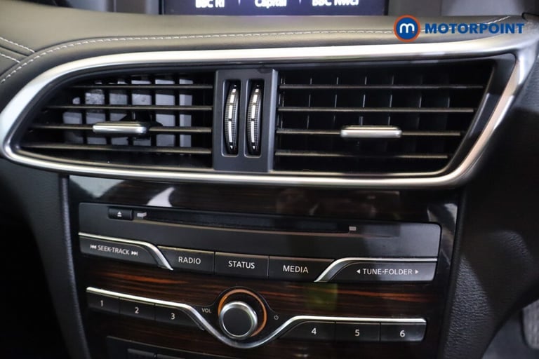 2017 Infiniti Q30 1.5d Premium Tech 5dr HATCHBACK DIESEL Manual