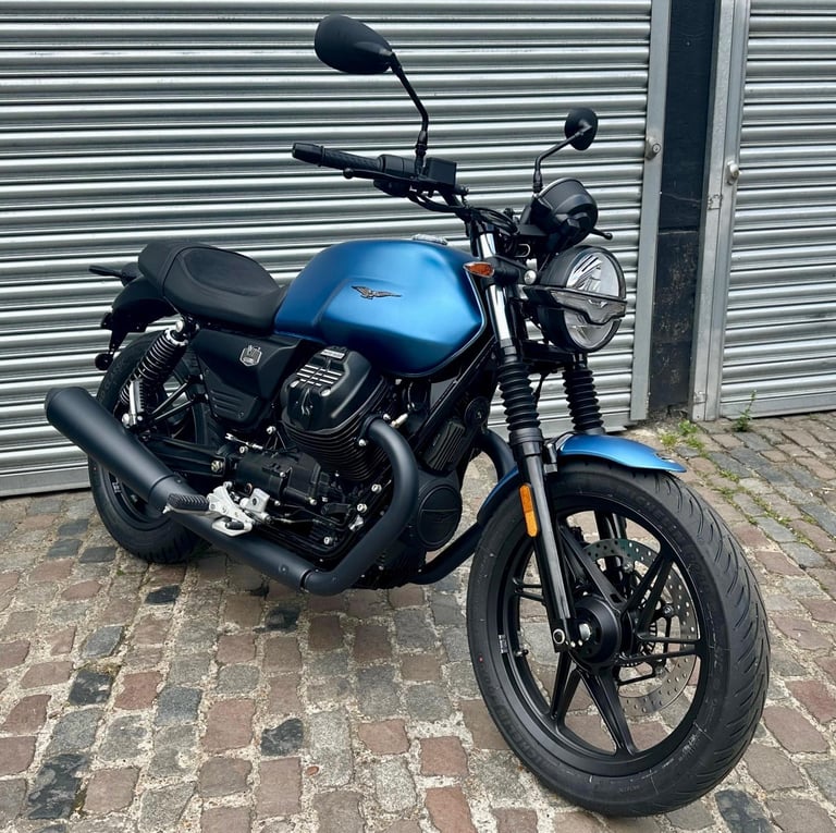 Moto Guzzi V7 Stone E5+ Blu Profondo In Stock Now
