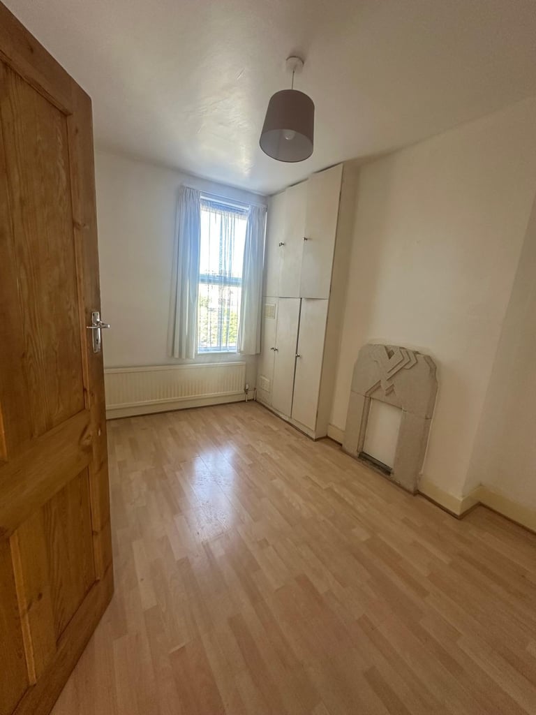 Beautiful 4 Bedroom House With Private Garden Ready To Move On Ley Street Ilford (IG2 7QX)