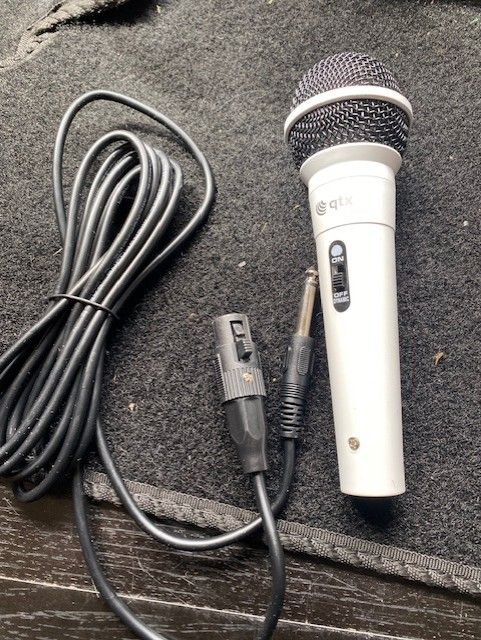 NEW MICROPHONE AND CABLE FOR SALE - STUNNING WHITE COLOUR - ONLY £15