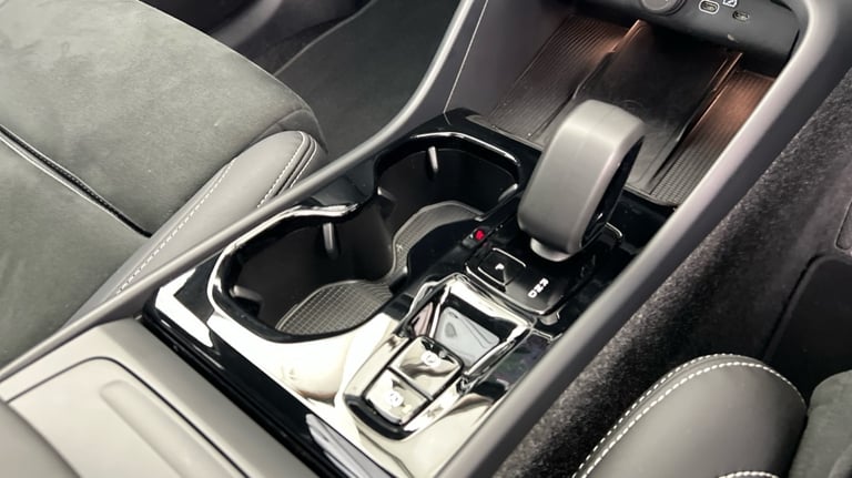 2025 Volvo XC40 Ultra, B4 Mild hybrid, Petrol, Dark Estate Petrol Automatic