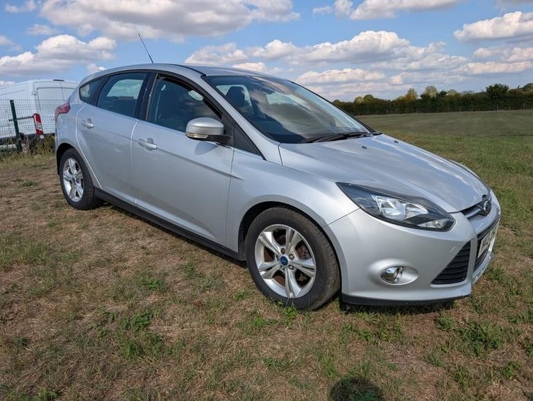 Ford Focus ZETEC silver Hpi clear petrol ulez compliant