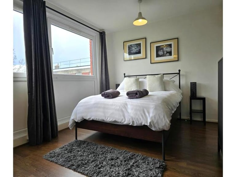 image for 🏡 Bright room in the vibrant area of Aldgate East for £950 per month including bills. 