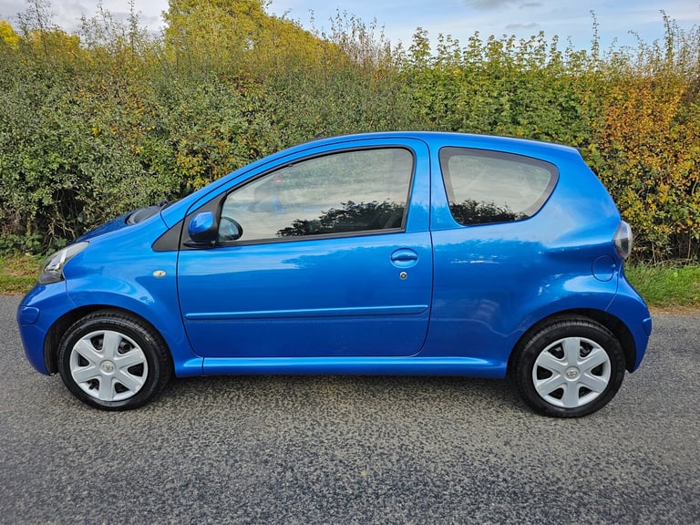 2010 Toyota AYGO 1.0 VVT-i Blue 3dr HATCHBACK Petrol Manual
