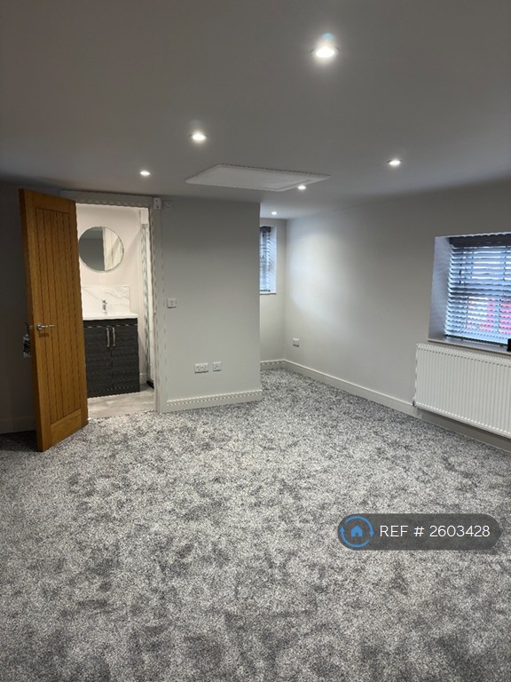 3 bedroom flat in High Street, Worksop, S80 (3 bed) (#2603428)