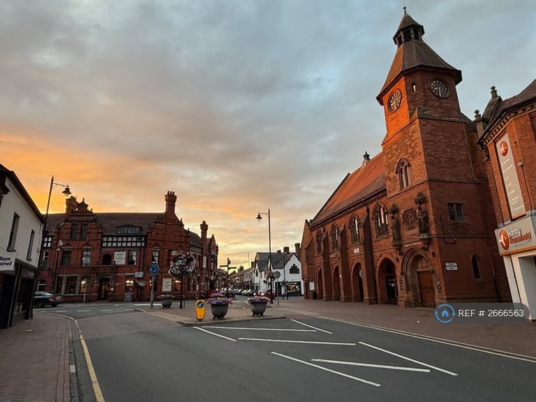 2 bedroom flat in High Street, Sandbach, CW11 (2 bed) (#2666563)