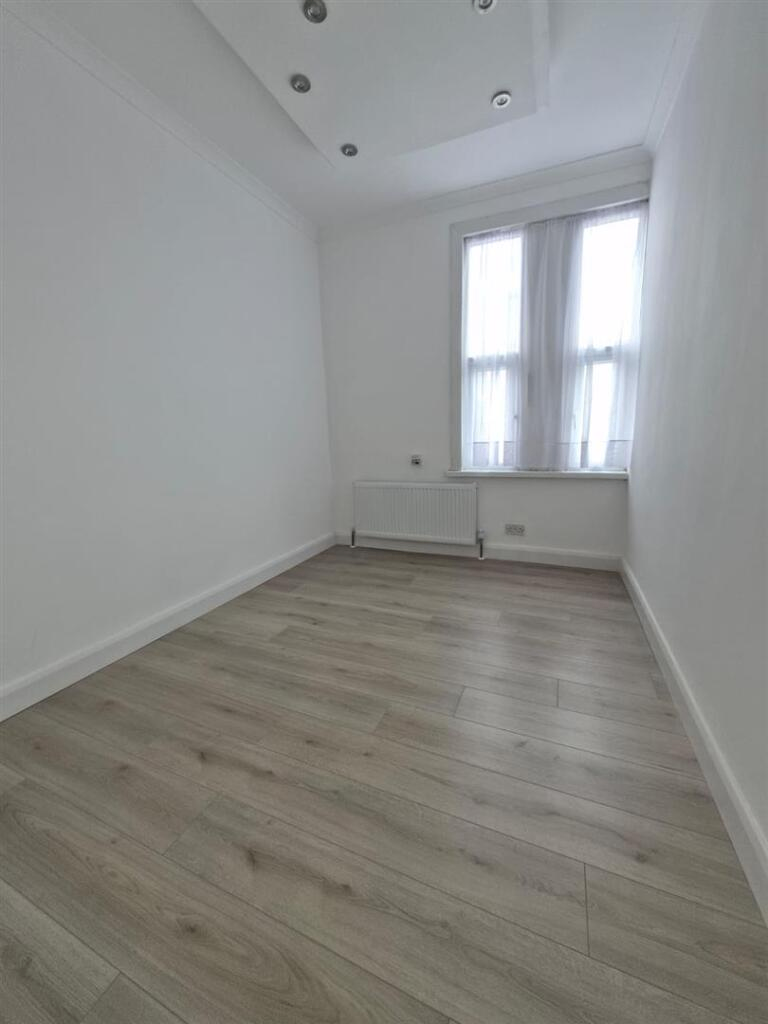 First Floor 1 Bedroom Flat - Lea bridge Road, Leyton E10
