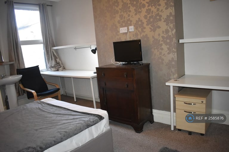 1 bedroom in Honiton Road, Southend-On-Sea, SS1 (#2585876)