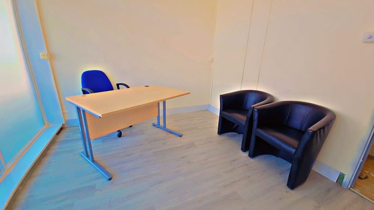 3 room office to let in Walsall town centre