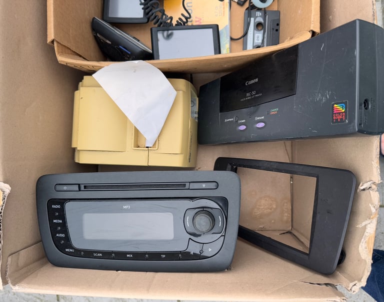 Car stereo/ printer/gps devices mix job lot