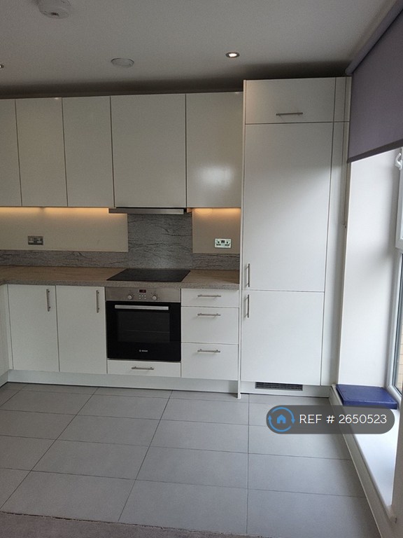 2 bedroom flat in Osprey House, Reading, RG2 (2 bed) (#2650523)