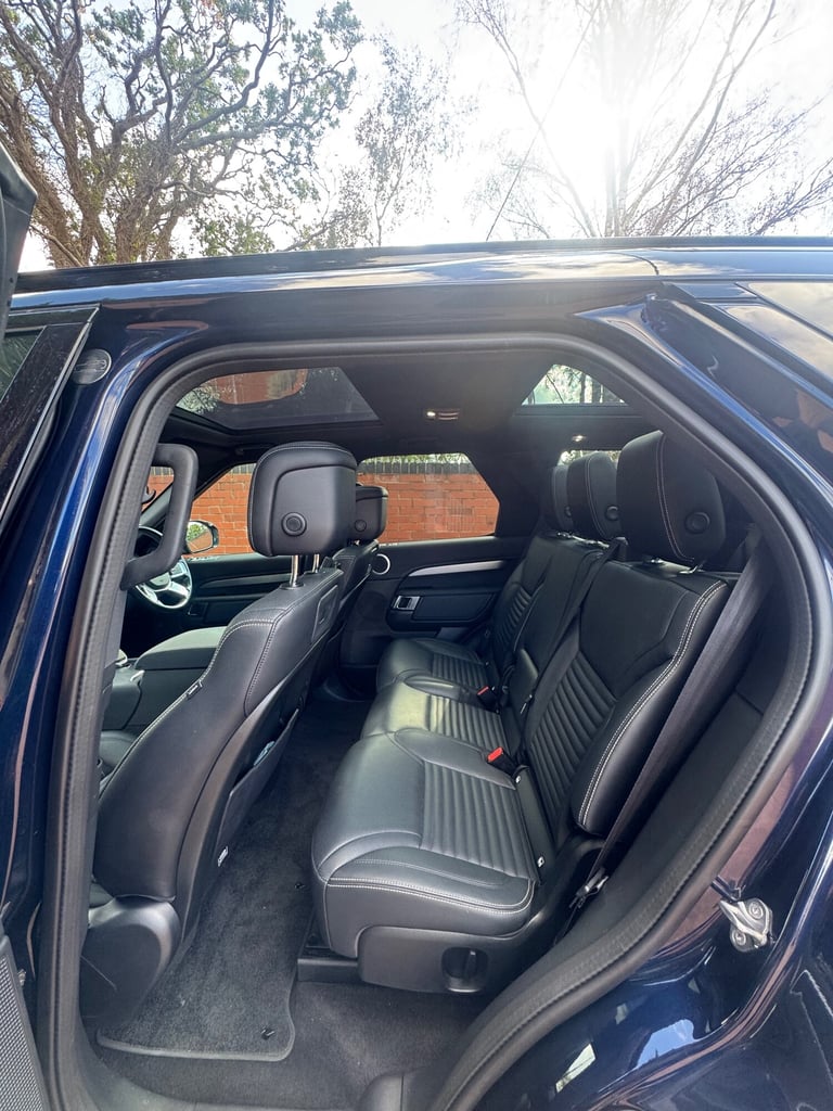 2021 Land Rover Discovery 3.0 D300 R-Dynamic SE 5dr Auto ESTATE Diesel Automatic