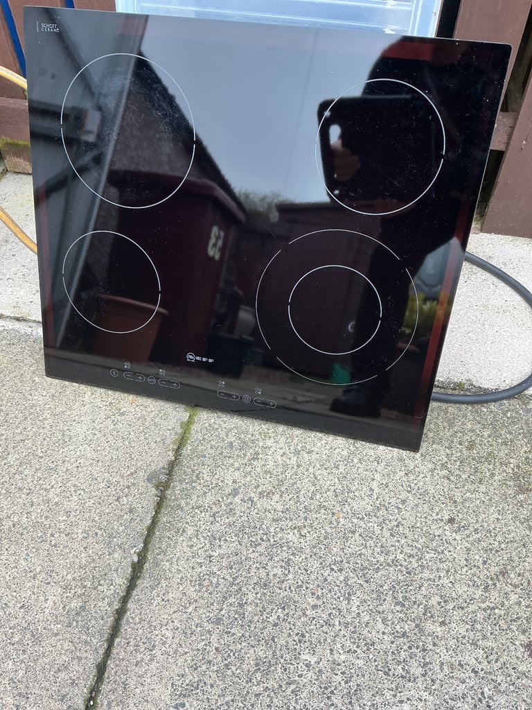 Neff ceramic hob and single oven.