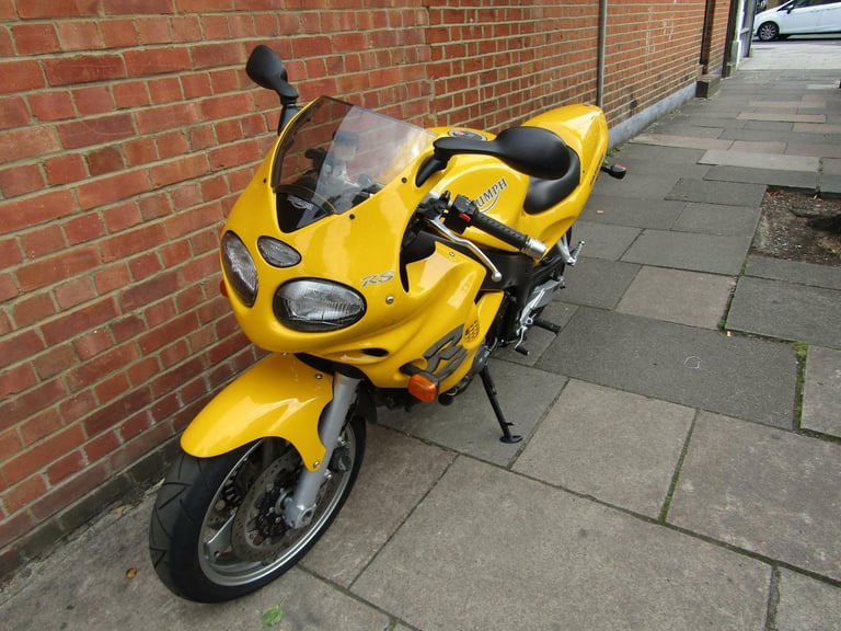 YELLOW TRIUMPH SPRINT RS 955i 13000 MILES VERY NICE EXAMPLE