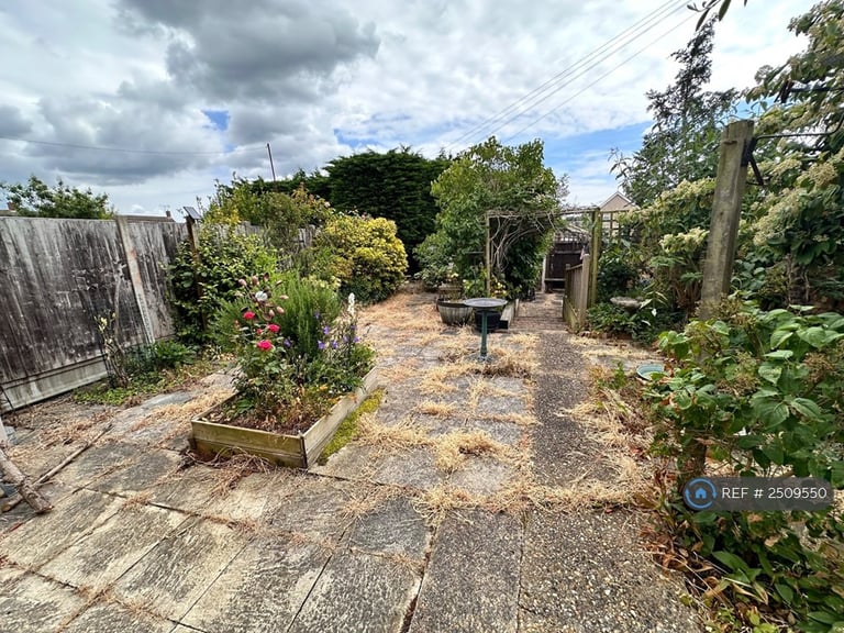 3 bedroom house in Romsey Close, Stanford-Le-Hope, SS17 (3 bed) (#2509550)