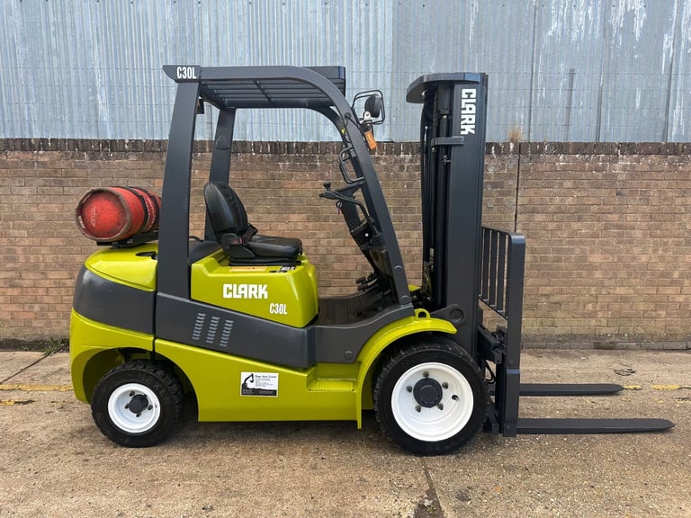 2015 Clark 3ton gas forklift