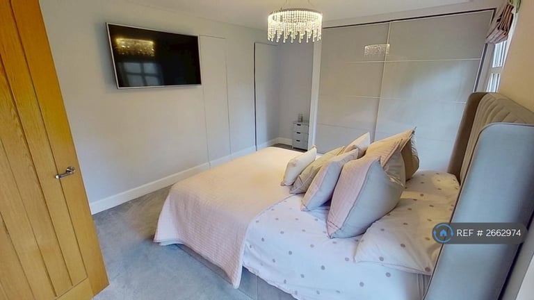 3 bedroom flat in Cavalry Park Drive, Edinburgh, EH15 (3 bed) (#2662974)