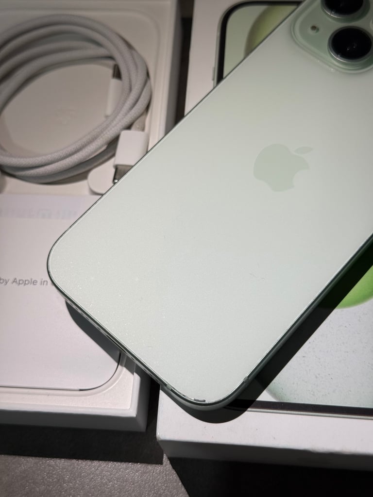 Apple iPhone 15 *read add*