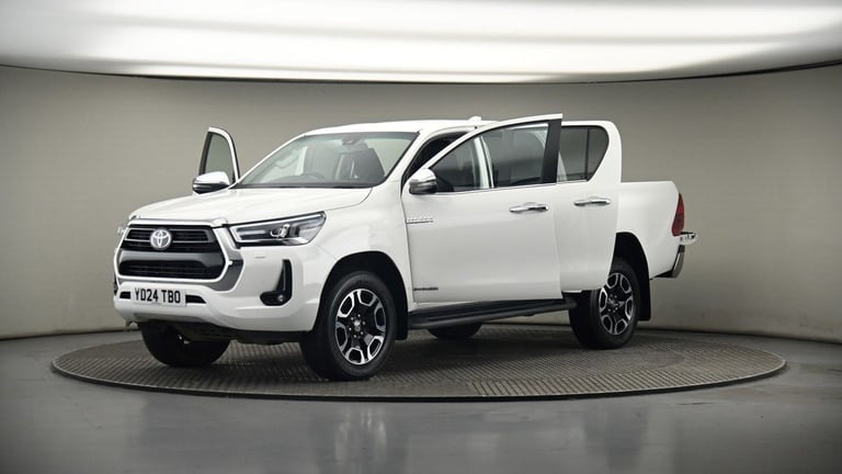 2024 Toyota Hilux 2.8 D-4D Invincible Pickup Double Cab 4dr Diesel Auto 4WD Euro 6 (s/s) (204 Pic...